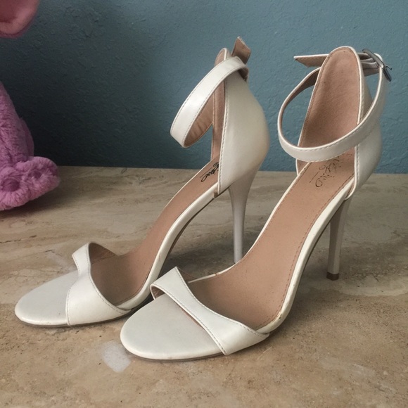 Heels - Picture 2 of 4
